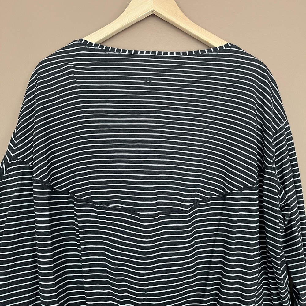 {Lululemon} Back In Action Long Sleeve in Modern Stripe Heathered Black - 8 - Picture 6 of 8